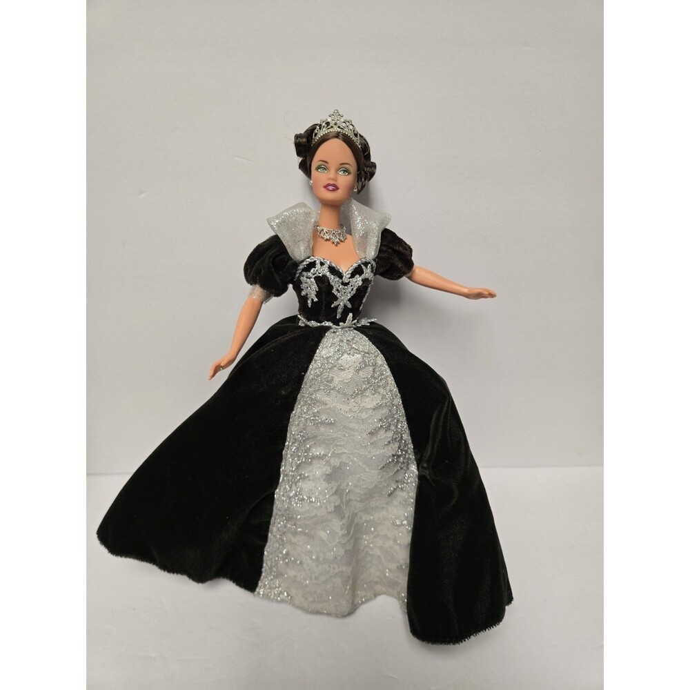 VTG 2000 Millennium Princess Teresa Friends Barbie Doll Special Edition Green